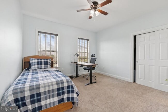 Building Photo - 141 Hawkes Ct