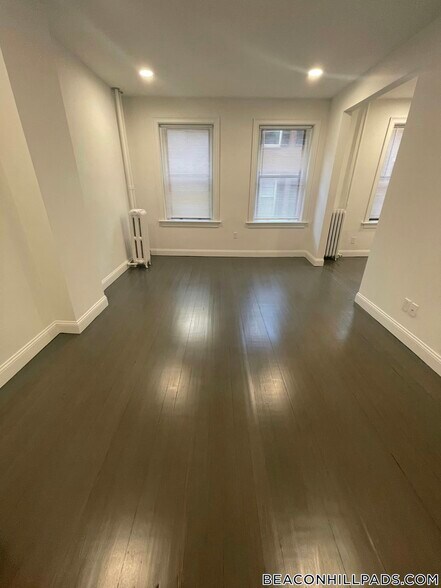 Building Photo - 31 Temple St