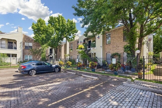 Building Photo - 6602 Harbor Town Dr