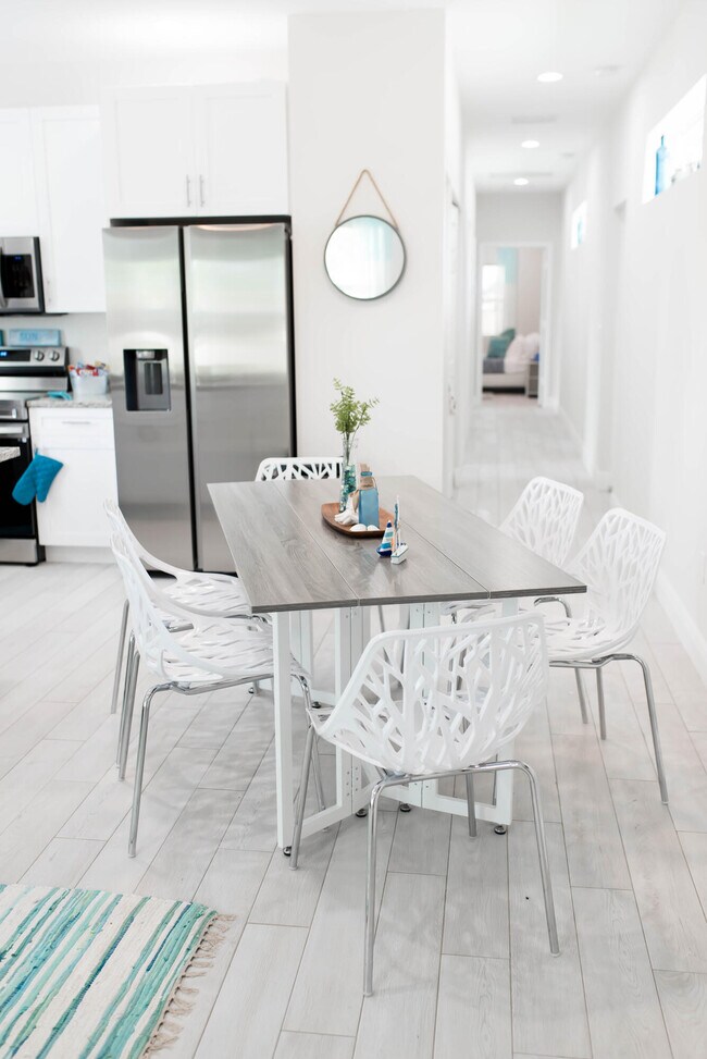 Building Photo - 2682 Nokomis Ave