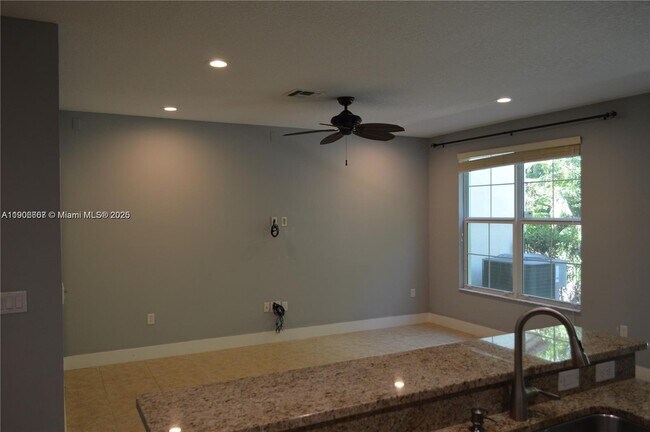 Building Photo - 5228 SW 77th Way