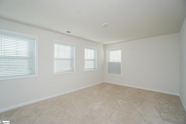 Building Photo - 204 Reynard Trl