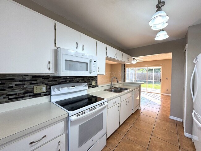 Building Photo - 2802 Curry Village Ln