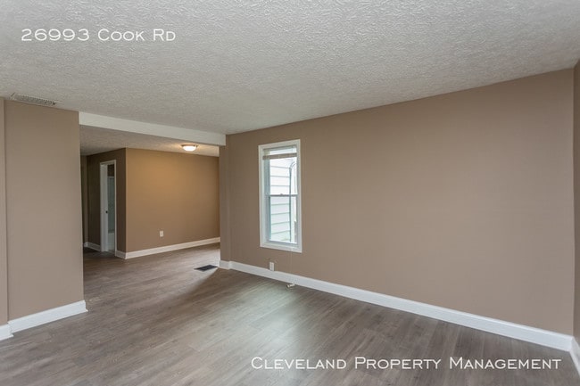Building Photo - Newly Renovated Olmsted Twp Home