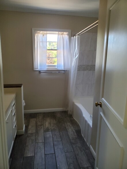 Bathroom - 2822 Connor St