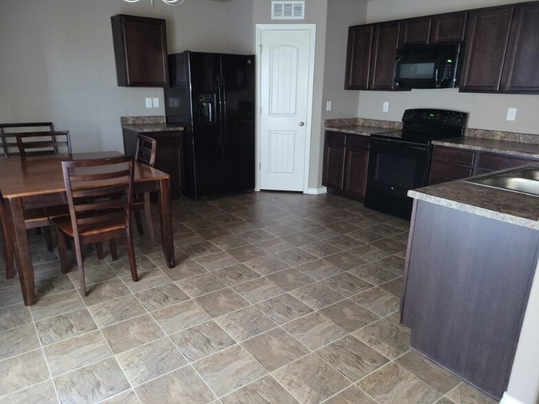 Building Photo - 6146 Finglas Dr