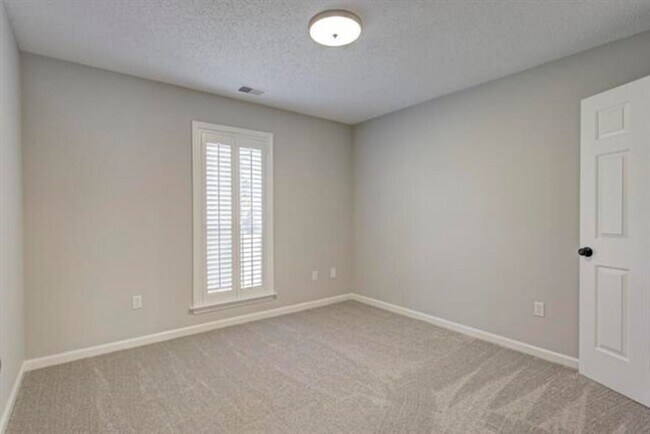 Building Photo - 6479 Stone Lake Dr