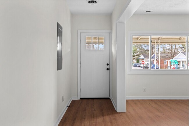 Building Photo - Trek Rentals