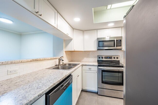 Building Photo - 8600 Fathom Cir