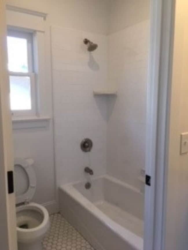 Building Photo - 1127 George St