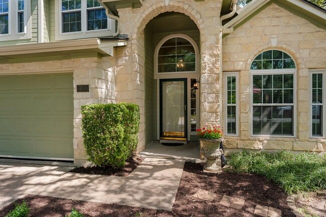 Building Photo - 2104 Lobelia Dr