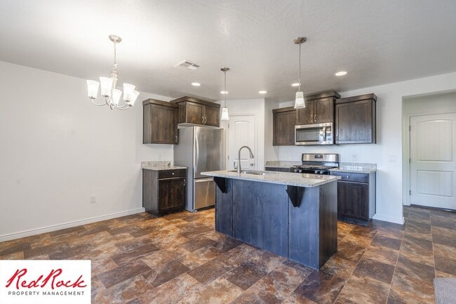 Building Photo - End Unit Fossil Hills Townhome with 3 Beds and 2.5 Baths
