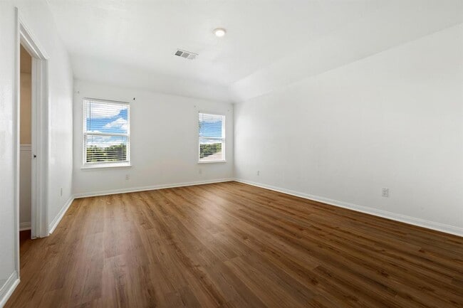 Building Photo - 317 Cres Park Dr