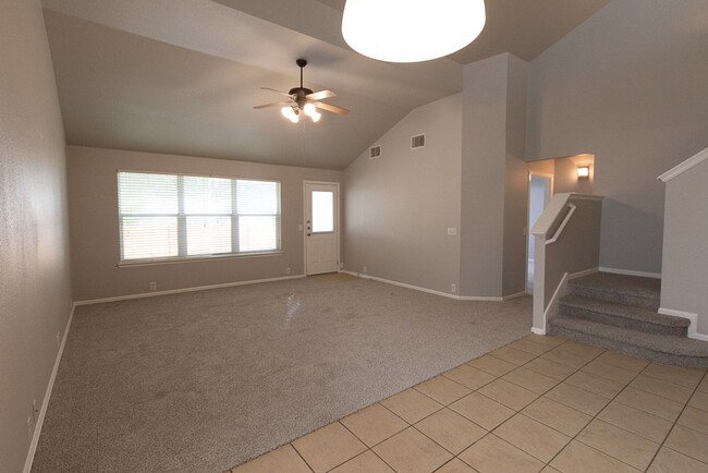 Building Photo - SPACIOUS 4 BEDROOM 2.5 BATH FEATURING MAST...