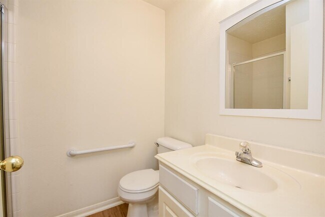 Building Photo - 8051 Bay Branch Dr