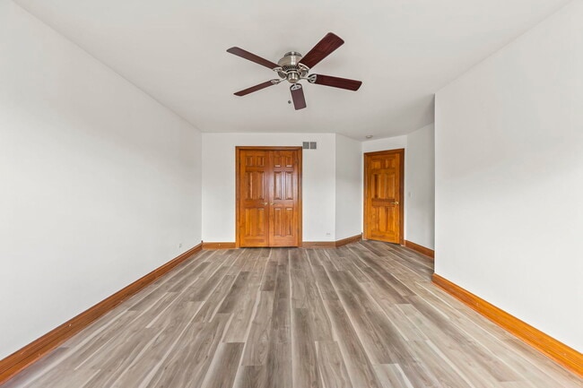 Building Photo - 552 Waters Edge Dr