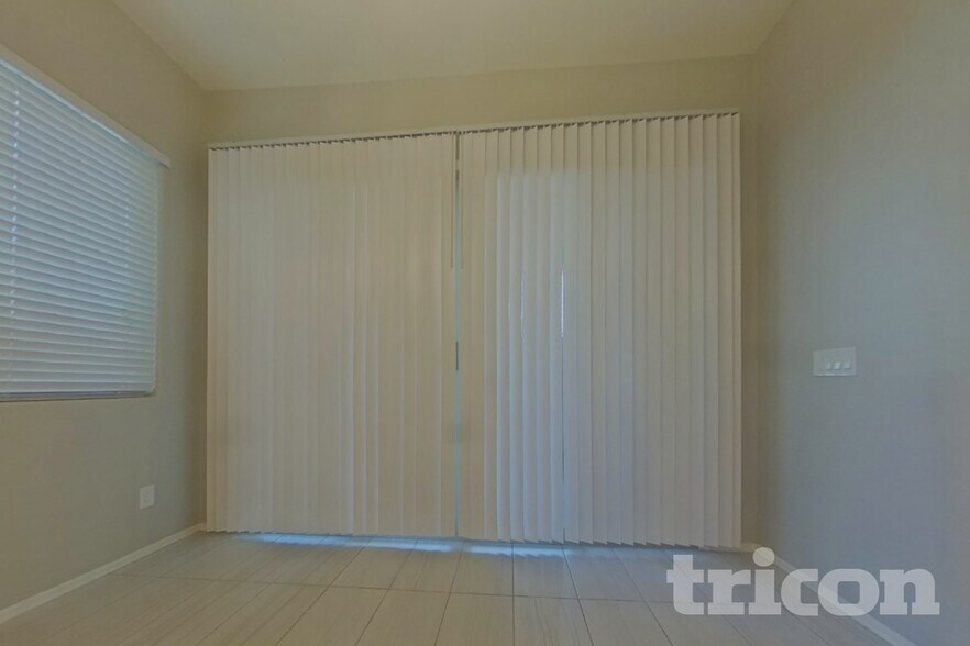 Building Photo - 14989 W Wilshire Dr