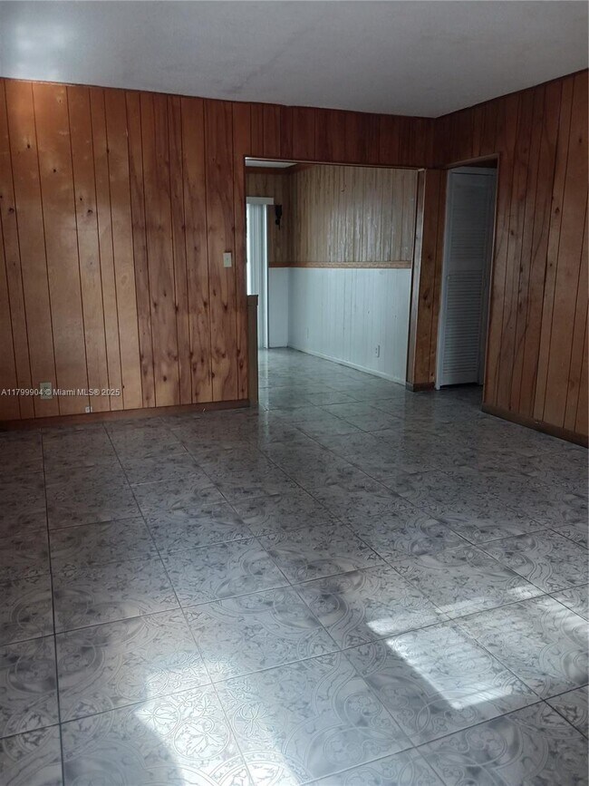 Building Photo - 1820 N 59th Ave