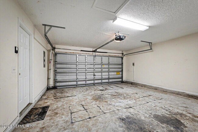 Building Photo - 10930 Lauren Oak Ln S