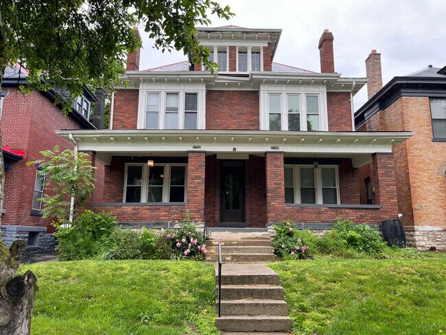 Building Photo - 1702-1704 Bryden Rd