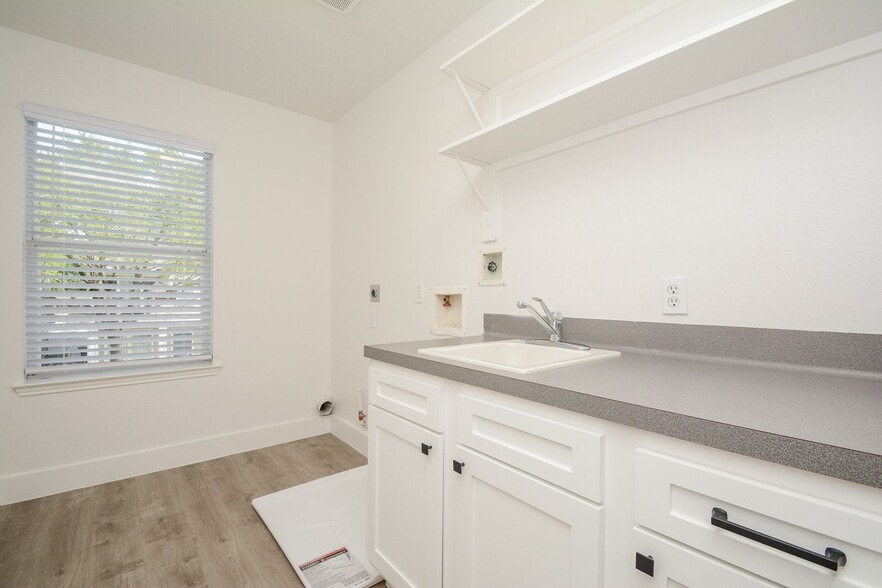 Building Photo - 9939 Farrell Dr