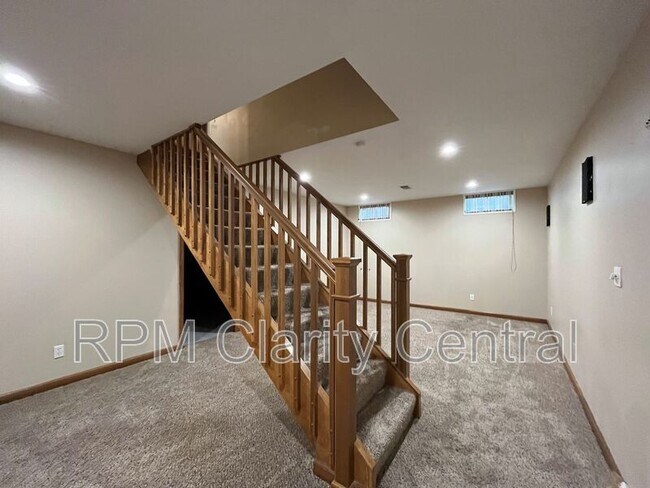 Building Photo - 440 Taylor Ave