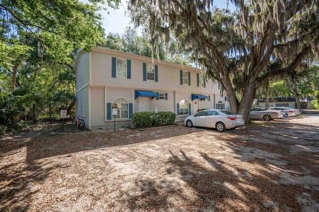 Building Photo - 114 Cedar St