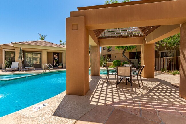 Building Photo - STUNNING UPDATED 1 BED / 1 BATH BILTMORE A...