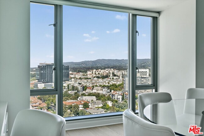 Building Photo - 10727 Wilshire Blvd