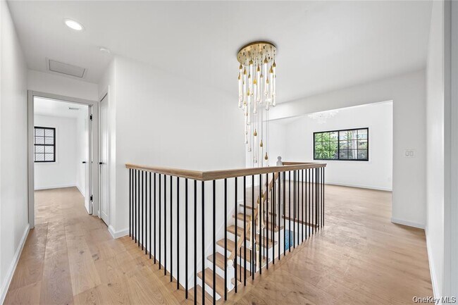 Building Photo - 26 Roseanne Dr