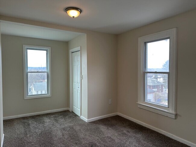 Building Photo - 548 N 3rd St