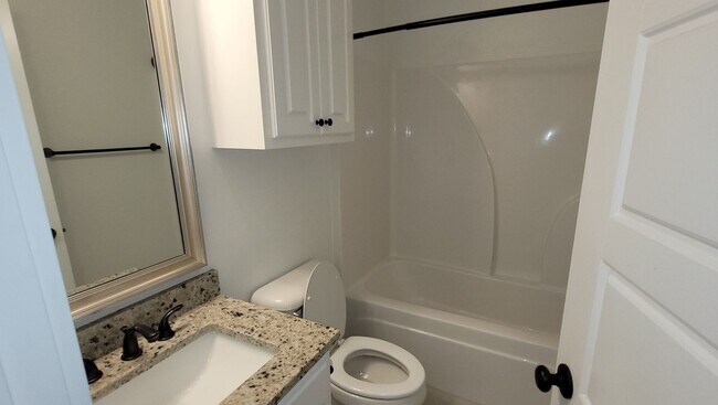 Building Photo - 4bed/3bath single story home in Denham Springs!