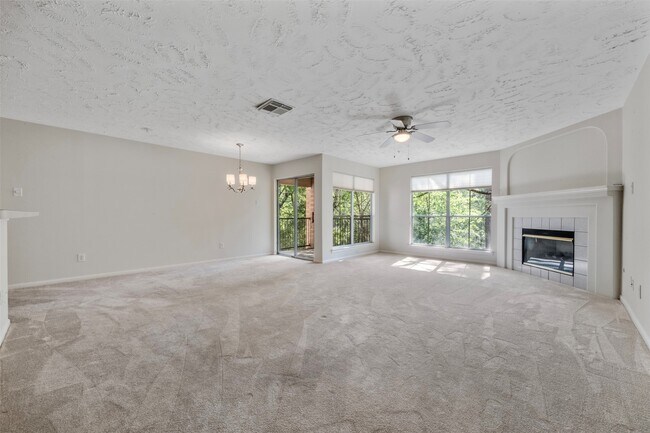 Building Photo - 8051 Bay Branch Dr