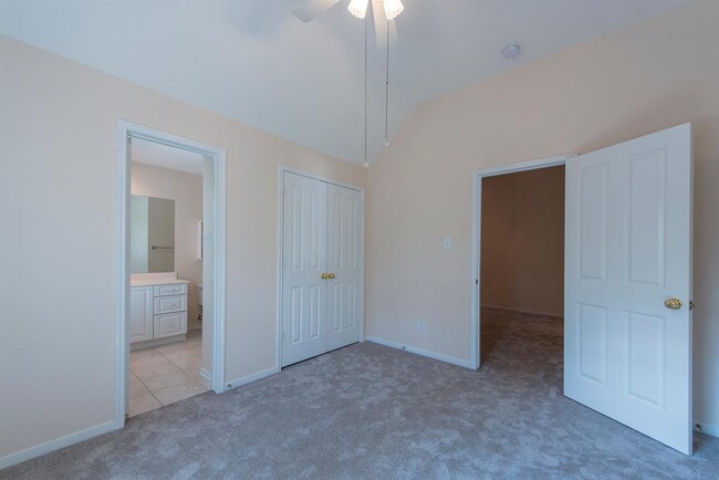 Building Photo - 26 Clover Gate Cir