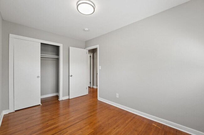 Building Photo - 505 NW Forrest Pk Ct