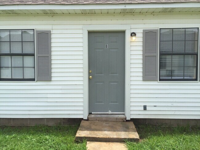 Building Photo - 687 Jill St