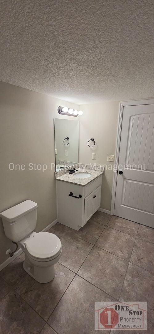 Building Photo - Beautiful 4 bedroom, 3 bathroom home in Raymore!