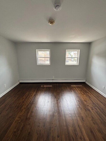 Building Photo - 420 W 7th St