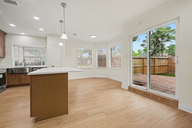 Building Photo - 8303 Lake Crystal Dr