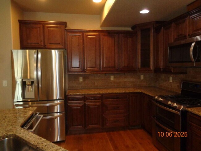 Building Photo - Exclusive community