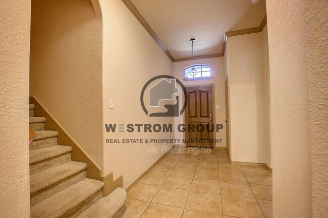 Building Photo - 3217 Hornbeam St