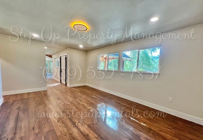 Building Photo - 20400 N Sunshine Rd