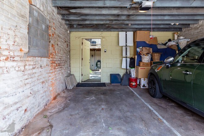 Building Photo - Updated 2BR and 2BA in Columbia Heights C!