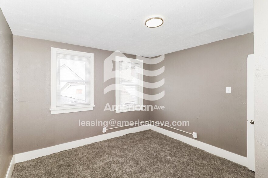 Building Photo - 831 S Walnut St