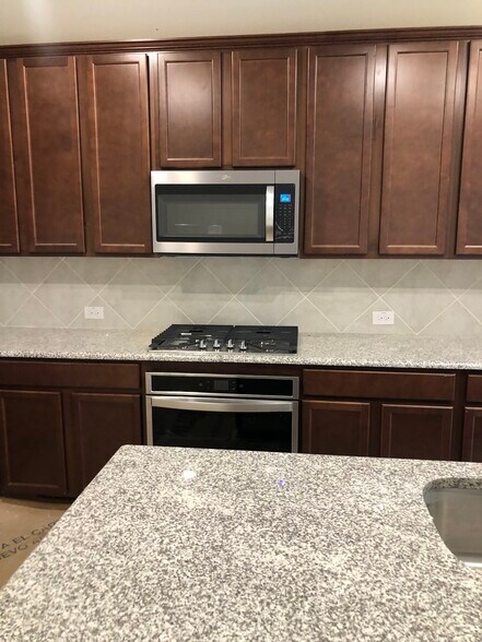 Building Photo - 6214 Heron Dr
