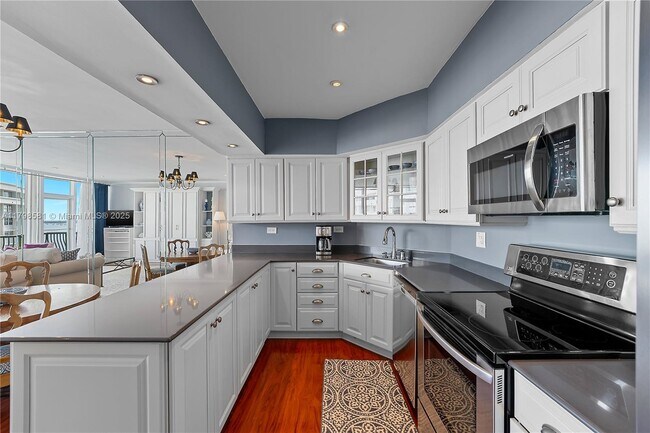 Building Photo - 1408 Brickell Bay Dr