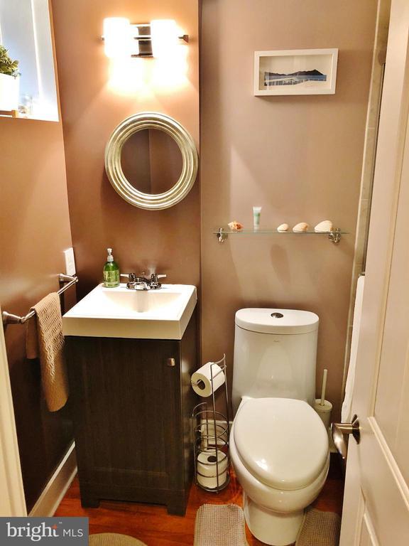 Building Photo - 10309 Bells Mill Terrace