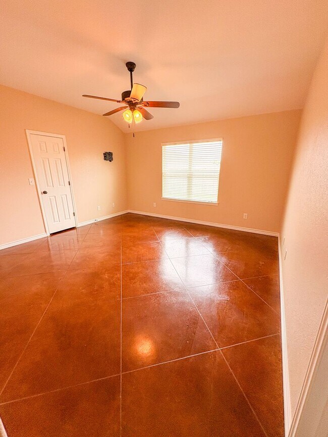 Building Photo - 511 Karey Dr