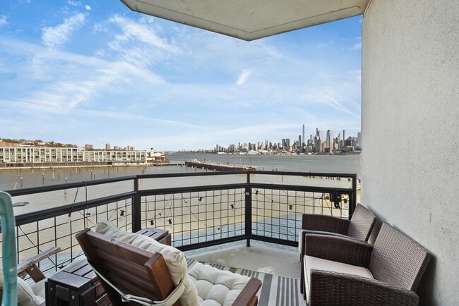 Building Photo - 600 Harbor Blvd