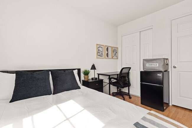 Building Photo - 10777 Ashton Ave